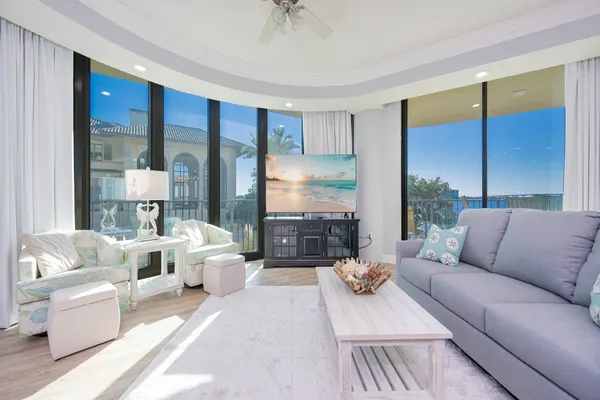 Photo 1 - Phoenix on the Bay 1134