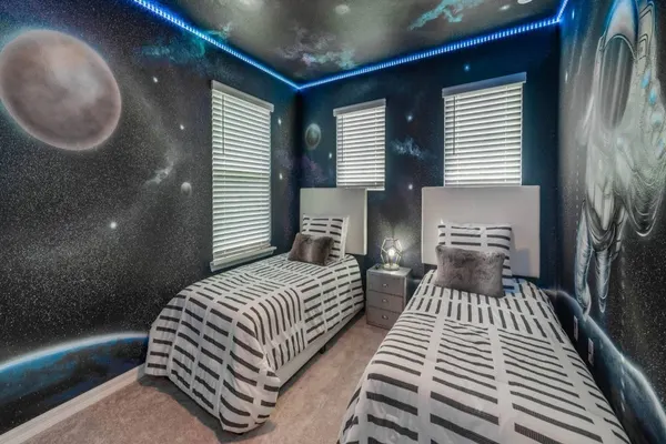 Photo 1 - Windsor Island Resort  5 Bedroom East Facing Pool