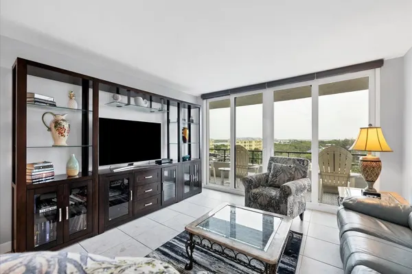 Photo 1 - Anchorage Resort 8th floor condo in Siesta Key with private beach access, pool, boat dock!