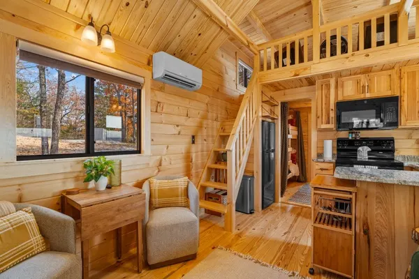 Photo 1 - P-Bay The Roost