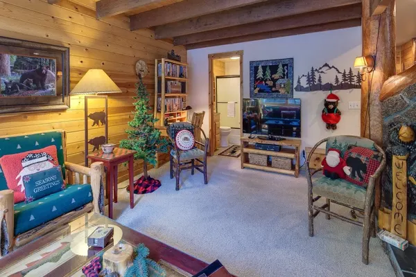 Photo 1 - Diamond Peak 2