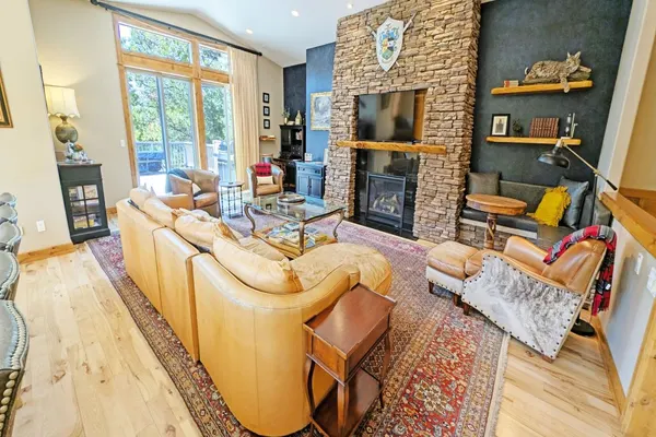 Photo 1 - Yellow Pine 32