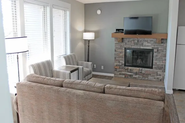 Photo 1 - 7th Mtn 923B