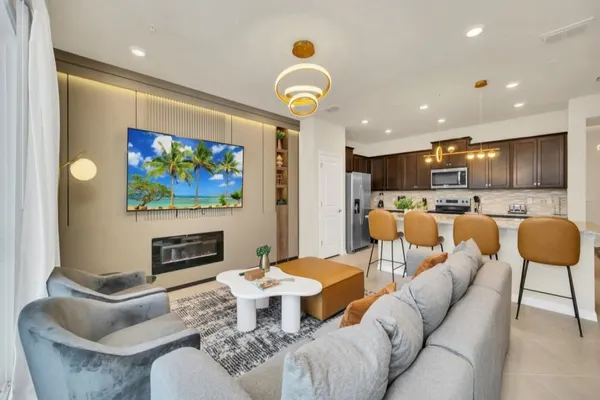 Photo 1 - 5 Bedroom Townhome With Private Splash Pool!