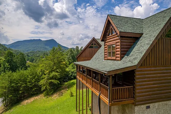 Photo 1 - Luxurious Family Mountain Cabin