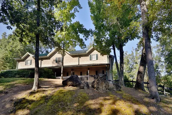 Photo 1 - Spacious Chalet for your Mountain Retreat