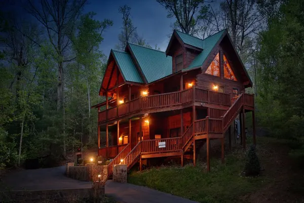 Photo 1 - Deluxe Cabin Located in the Beautiful Smoky Mountains