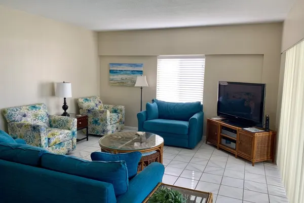 Photo 1 - Island House Beach Resort 12N