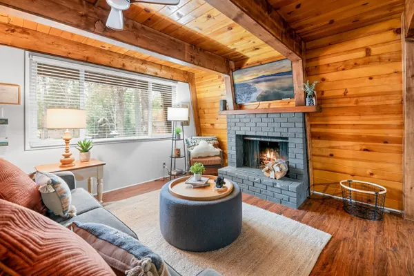 Photo 1 - Cozy 2-Bedroom Retreat with Hot Tub