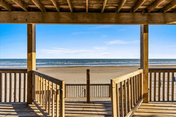 Photo 1 - 'Horizon Haven' - Beachfront Escape!