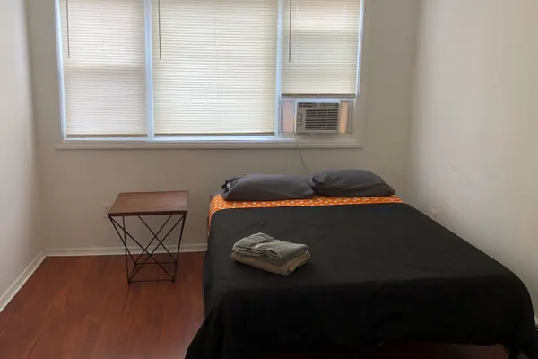 Photo 1 - Large and private apartment in convenient area sleeps up to 5 people comfortably