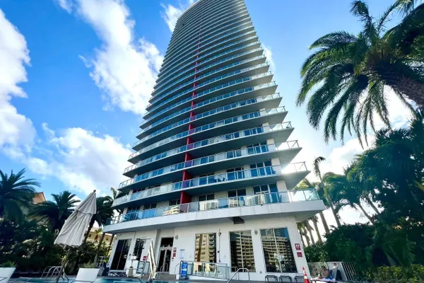 Photo 1 - Amazing 2 Bedroom Apartment Great Location