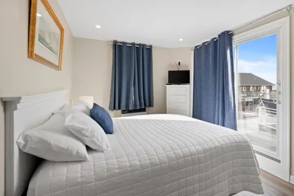 Photo 1 - Renovated 1 Queen Bed Suite w/ Ocean Deck