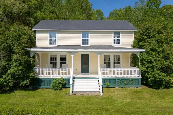 Photo 1 - Cozy Farmhouse • Autumn Views & Country Kitchen