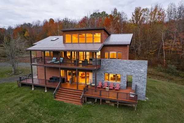 Photo 1 - 4 Bedroom Contemporary Mountain Home