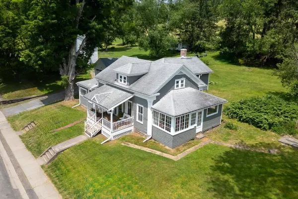 Photo 1 - Charming Country Home Near Summer Fun