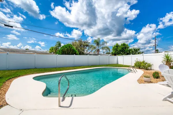 Photo 1 - Tropical Vibes Bungalow w/ Pool