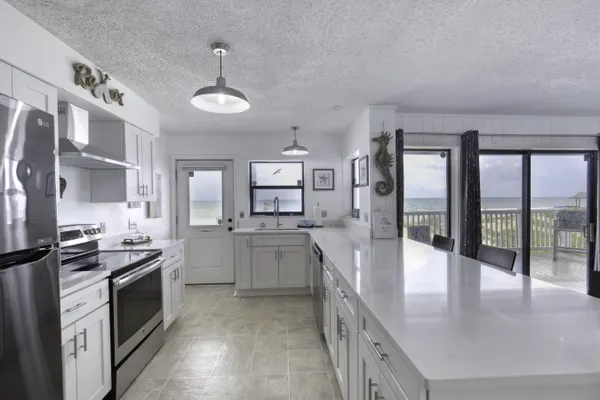 Photo 1 - 6 Bedroom, Huge Decks, Pets, Oceanfront!