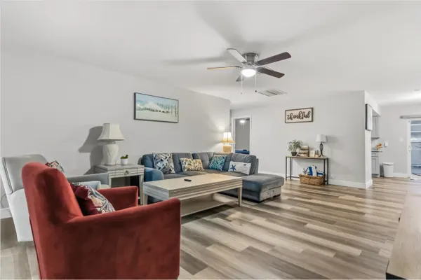 Photo 1 - Sunny Spacious 4BR Villa w Pool Comfort