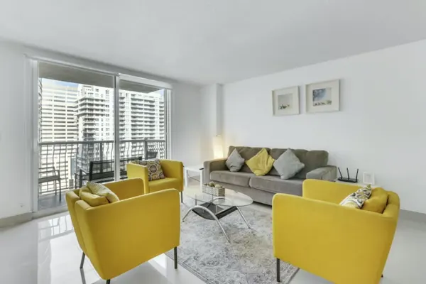 Photo 1 - 1 BR Suite in Brickell 25th Floor|Balcony|Parking!