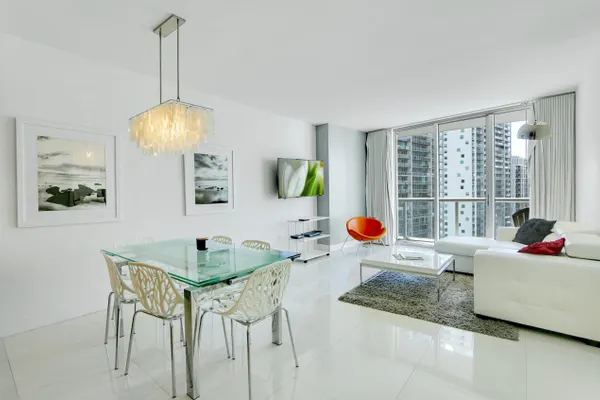 Photo 1 - Deluxe Brickell Suite w/ pool, gym, & city views!