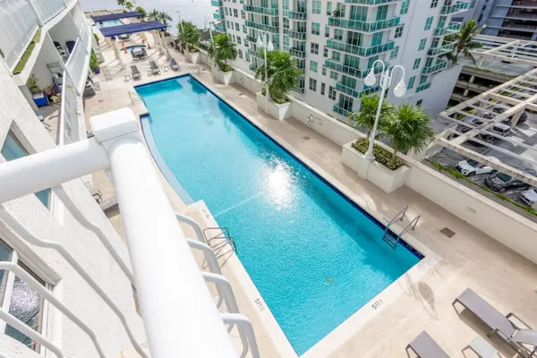 Photo 1 - Sleeps 8 Pool View Brickell Condo Hot Tub, Gym!