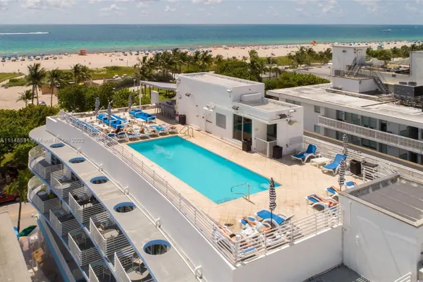 Photo 1 - Miami Beach Studio with Rooftop Pool access