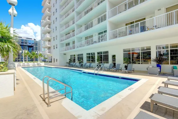 Photo 1 - Lux 1B condo with XL Balcony, Pool, Gym & Games