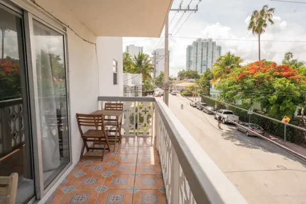 Photo 1 - South Beach Balcony Bliss: Sleeps 5, Free Parking