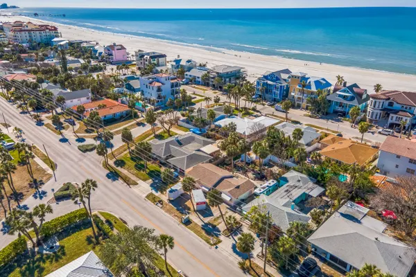 Photo 1 - 236D) 1BR Apt, Walk to Beach!