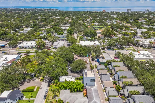 Photo 1 - 236B) 2BR Close to Beach and Downtown!