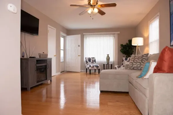 Photo 1 - 318) Large 3 bedroom | Fenced Yard | Great Area