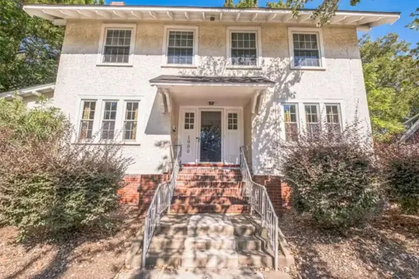 Photo 1 - 111) Downtown Norfolk | Plenty of Parking | 7 beds