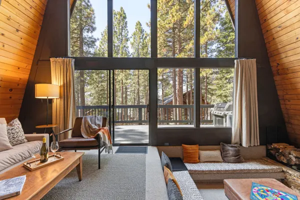 Photo 1 - Updated Lakeview Cabin for 8