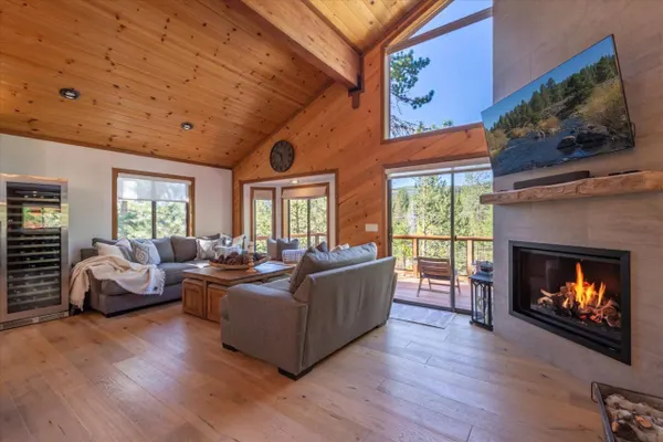 Photo 1 - VIP Spacious and Luxurious Home in Truckee in Excellent Locaton