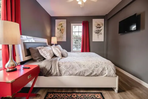 Photo 1 - Cute and Cozy 1BR Home in NOHO Arts District (p21)
