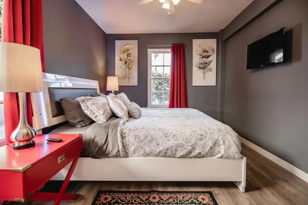 Photo 1 - Cute and Cozy 1BR Home in NOHO Arts District (p21)