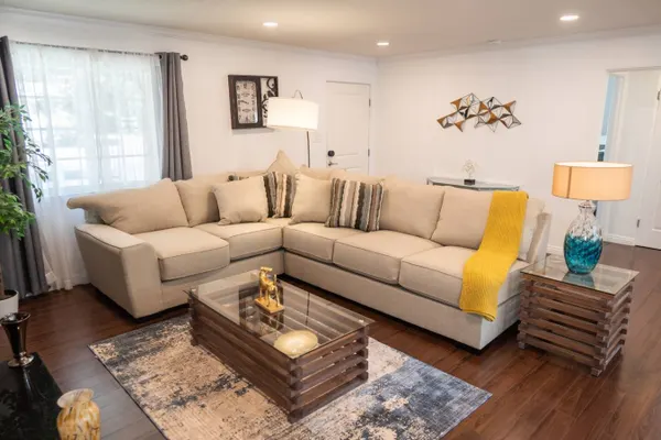 Photo 1 - Tranquil 2BR Home in Beautiful Neighborhood (P24)