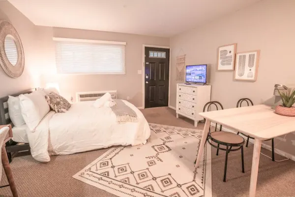 Photo 1 - THE Plush Place #2 - Steps to OSU Medical Center.