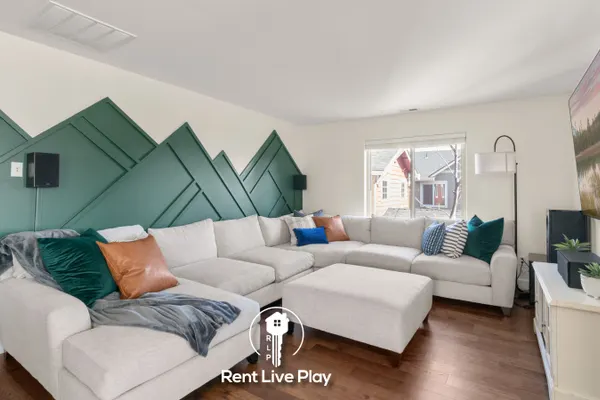 Photo 1 - Movie Theater, Office, Pets! - Stunning Bend Home