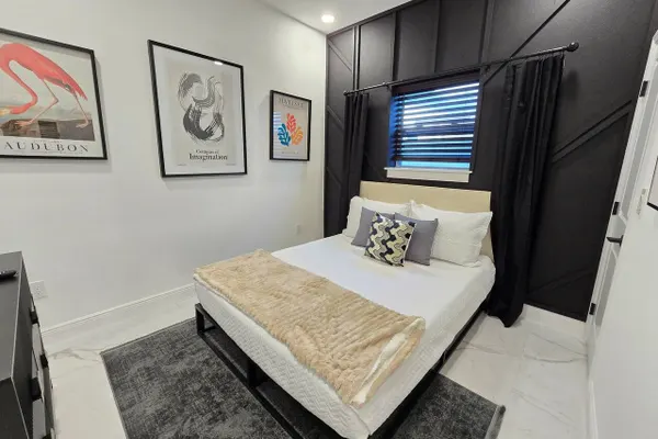 Photo 1 - Triplex Sleeps17 CollegePark Golf 5min to Downtown