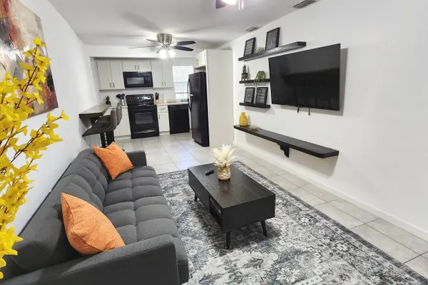 Photo 1 - Charming College pk Duplex @Lake Fairview Sleeps 8