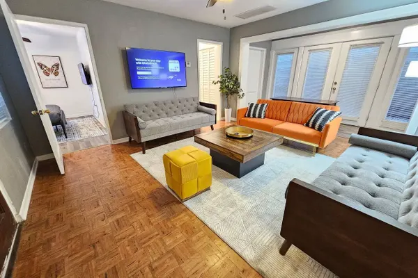 Photo 1 - Foodie Lovers Walkable Mills50 - Sleeps 10