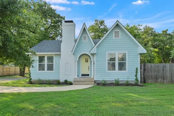 Photo 1 - Bluebird Cottage: Hot Tub w/ Patio, Pet-Friendly – Central Location!