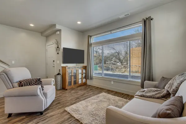 Photo 1 - 3 Bed 2 Bath King Beds with Smoker Grill