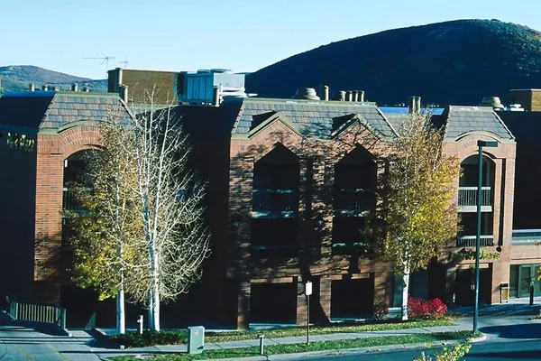 Photo 1 - Raintree's Park Plaza Park City