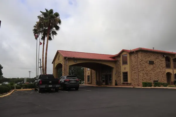 Photo 1 - Chaparral Motel