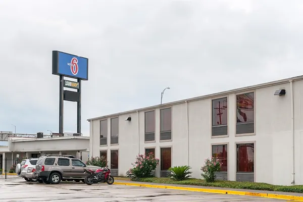 Photo 1 - Motel 6 New Orleans, LA - Near Downtown