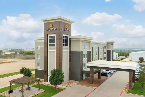 Photo 1 - La Quinta Inn & Suites by Wyndham Denton - University Drive