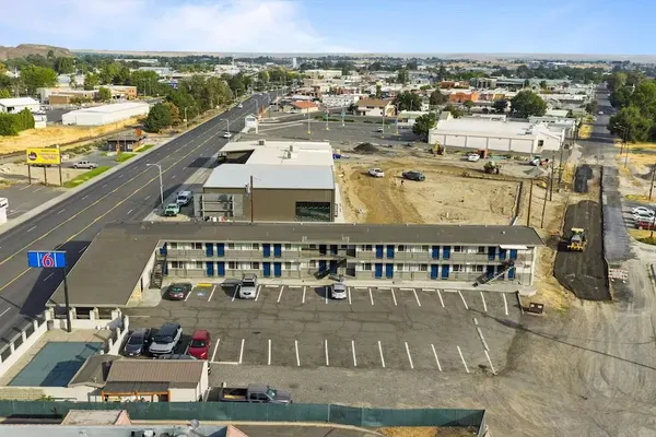 Photo 1 - Motel 6 Hermison, OR - Umatila